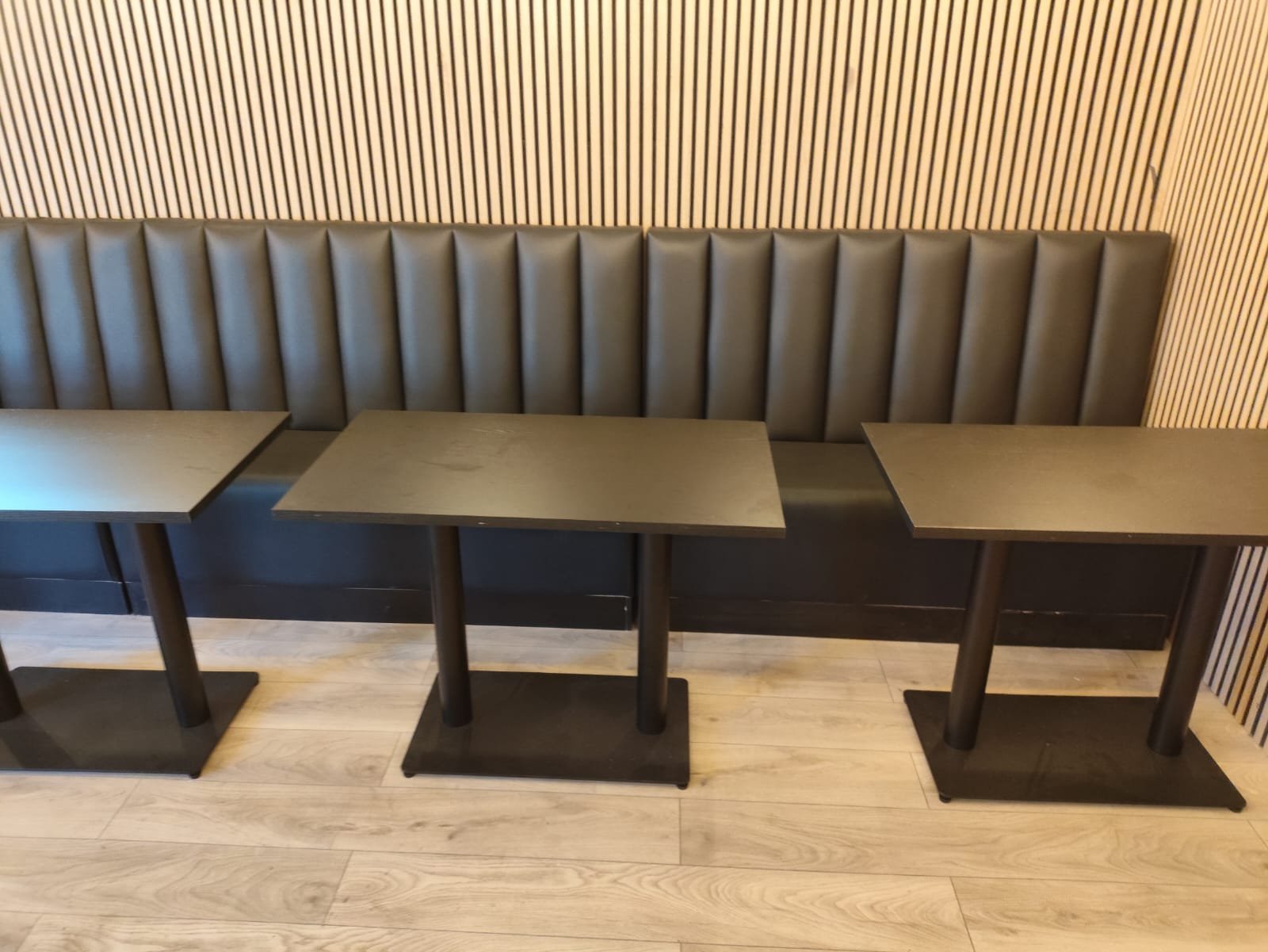 curved-corner-booth-sofa-cafe.jpg